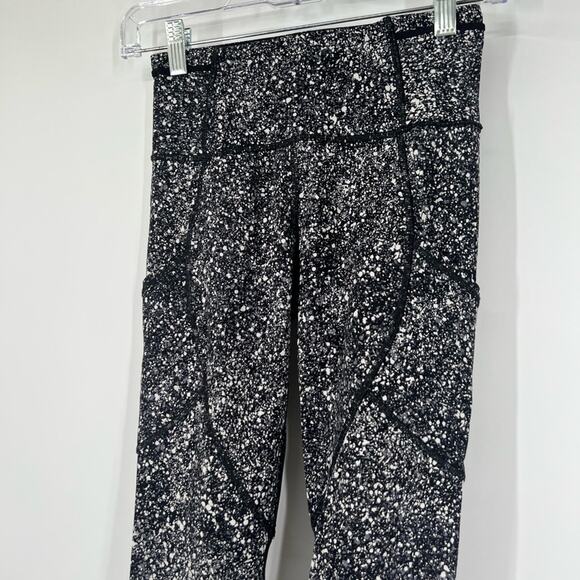 Lululemon Outrun 17" Crop Leggings in Splatter White Black / Black - Picture 3 of 6